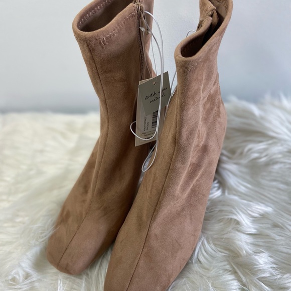Elegant Tan Heeled Boots - Picture 1 of 6